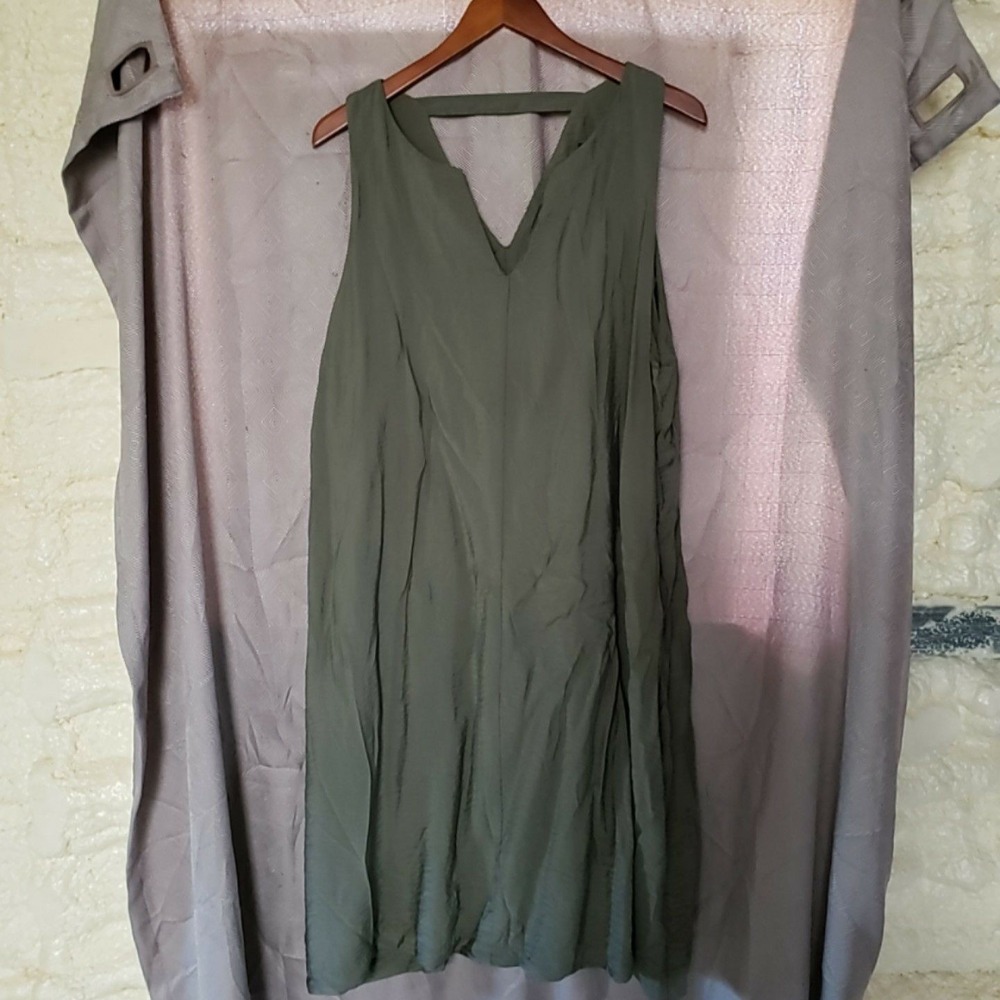 Banana Republic Dress Womens 2XL Green Rayon Shift Sleeveless V Neck Knee Length